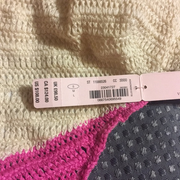 Victoria Secrets new bathing suite - Picture 8 of 8